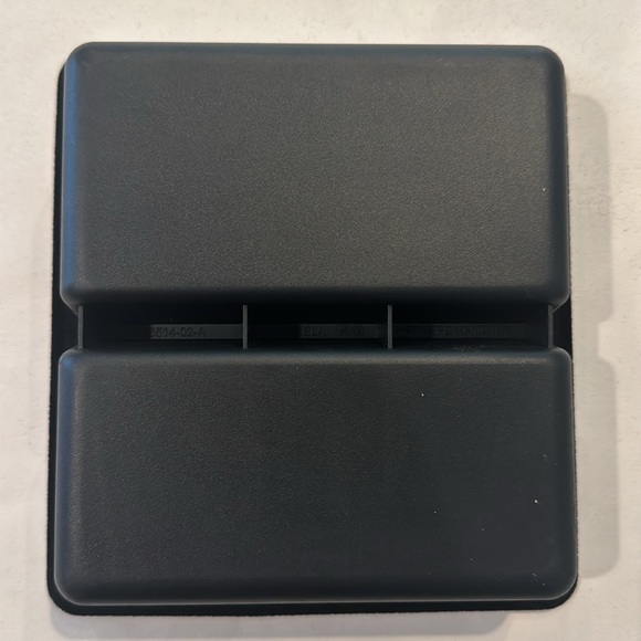 TESLA MODEL CENTER CONSOLE TRAY ARMSET STORAGE 1755514-02-A NWOB - Picture 3 of 8